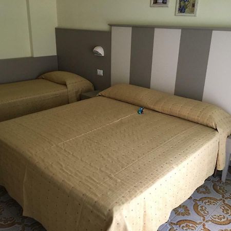 Hotel Laila Cesenatico Eksteriør billede