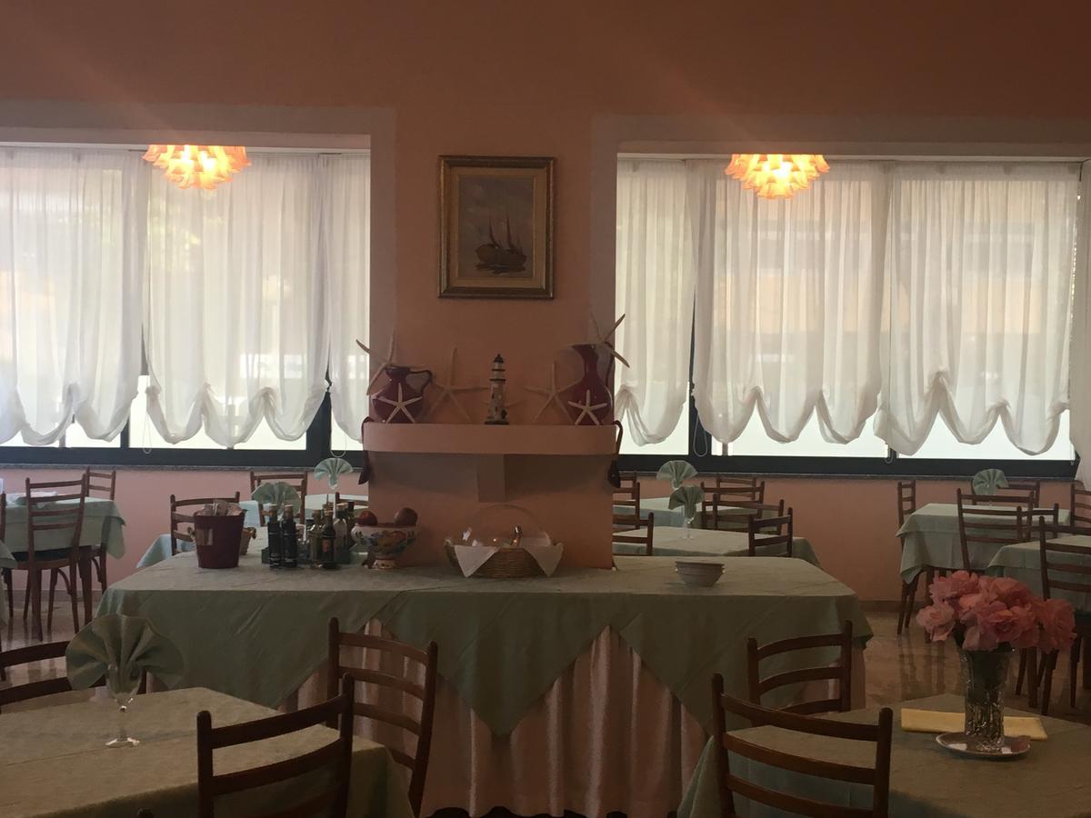 Hotel Laila Cesenatico Eksteriør billede